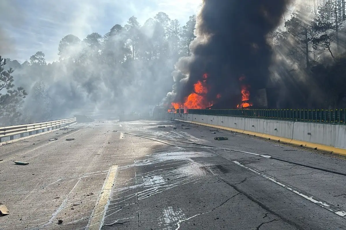 Cinco muertos y cuatro heridos deja explosión de una pipa en la México-Puebla 1 Explosión de una pipa en la México-Puebla