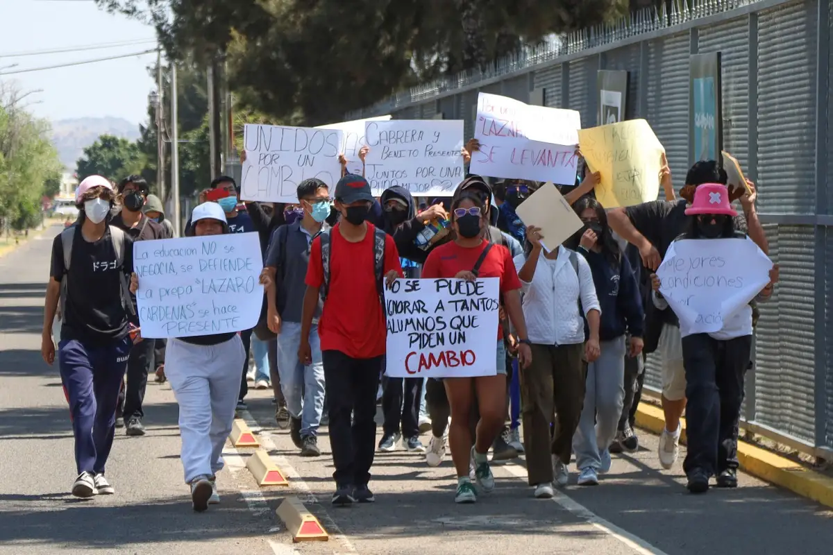 Lilia Cedillo llega a Medicina BUAP, generan acuerdos para levantar paro