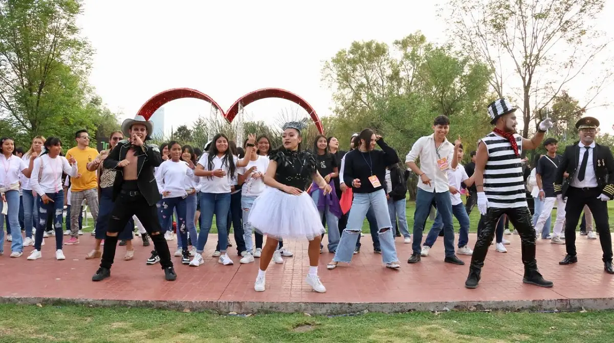 Más de 15 mil personas han disfrutado el Festival del Amor en el Jardín del Arte