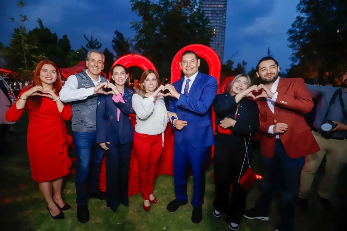 Trabajemos con amor y respeto por las familias de Puebla: Alejandro Armenta 1 Trabajemos con amor y respeto por las familias de Puebla Alejandro Armenta