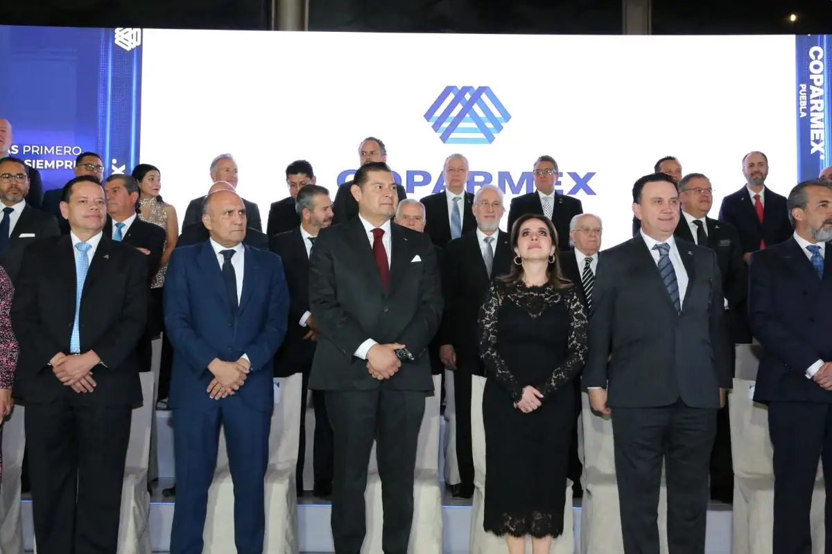 Coordinación entre gobierno y empresarios impulsa desarrollo económico sustentable y con seguridad: Armenta 1 Coordinación entre gobierno y empresarios impulsa desarrollo económico sustentable y con seguridad: Alejandro Armenta