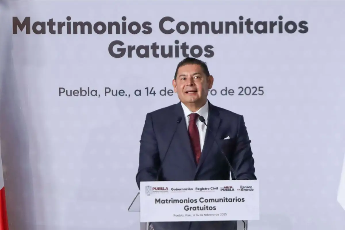 ¿Quién para? Armenta dará 10 mil pesos a 324 parejas que se casaron  