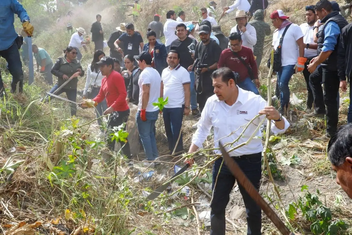 Con quinta faena comunitaria rescatamos valores y principios del humanismo: Armenta 1 Puebla rescata valores y principios: Alejandro Armenta