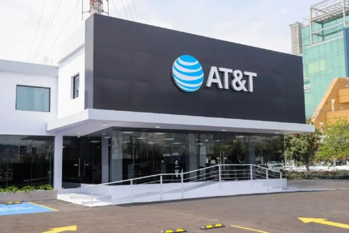 Hieren de bala a joven en asalto a tienda de telefonía en San Diego Manzanilla 1 En asalto a tienda en San Diego Manzanilla le disparan a joven