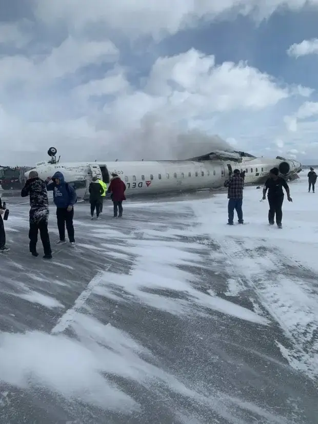 Así quedó el avión de Delta Airlines que se estrelló