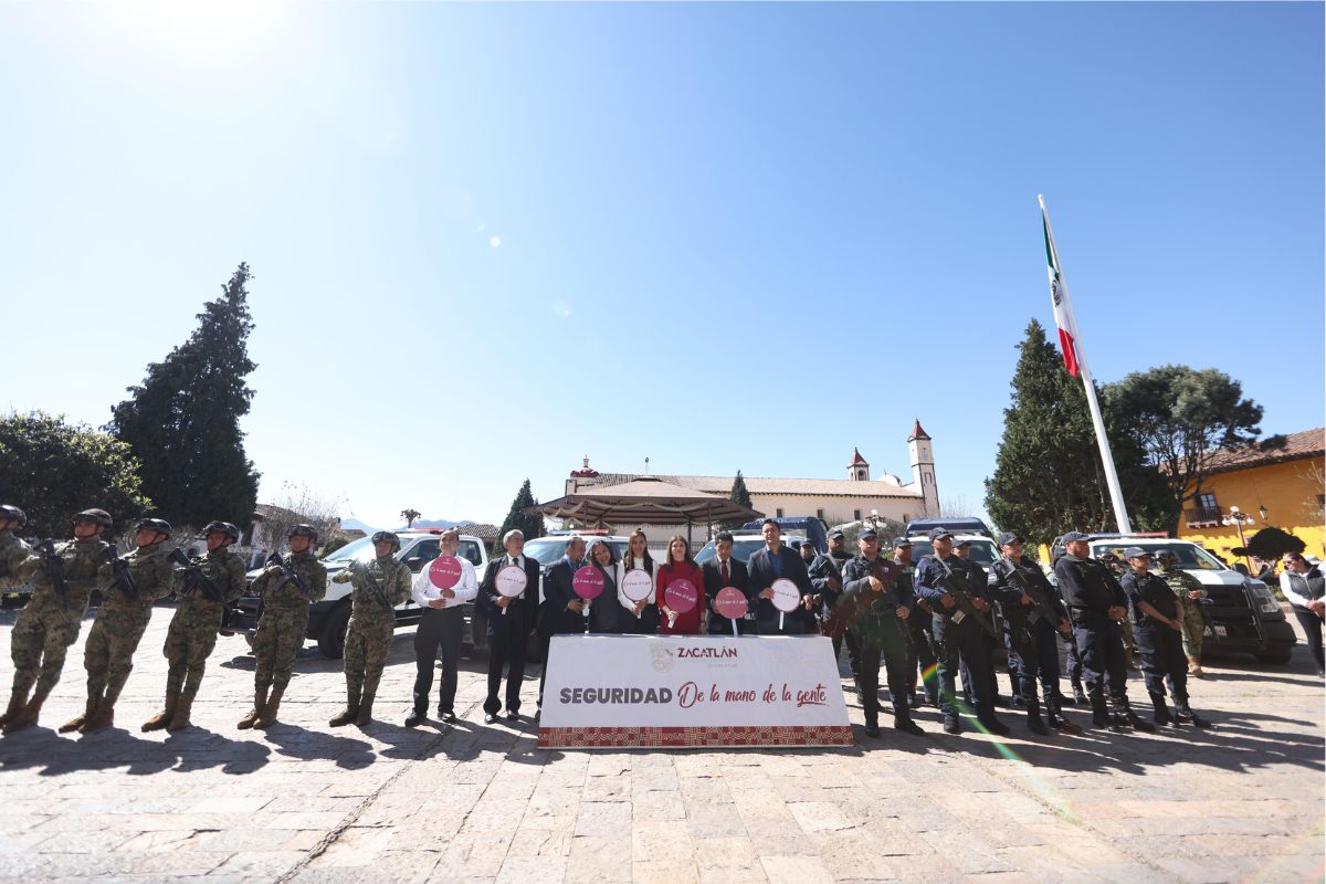 bety sanchez entrega de patrullas zacatlan