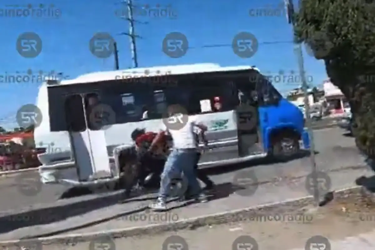 (VIDEO) Conductor de la ruta 68 golpea a estudiante en Bosques de San Sebastián