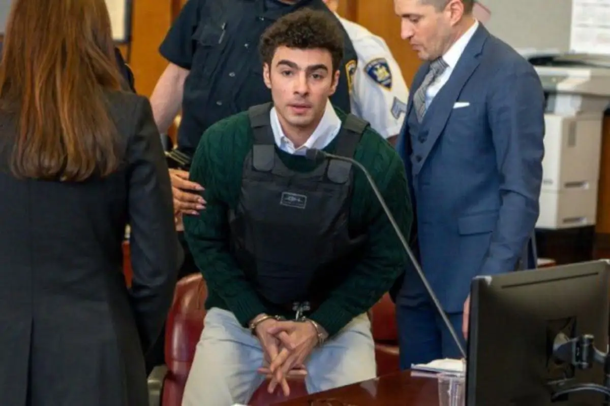 (FOTOS) Así se ve Luigi Mangione, el asesino de CEO de aseguradora, en su juicio 1 Así se ve Luigi Mangione en su juicio