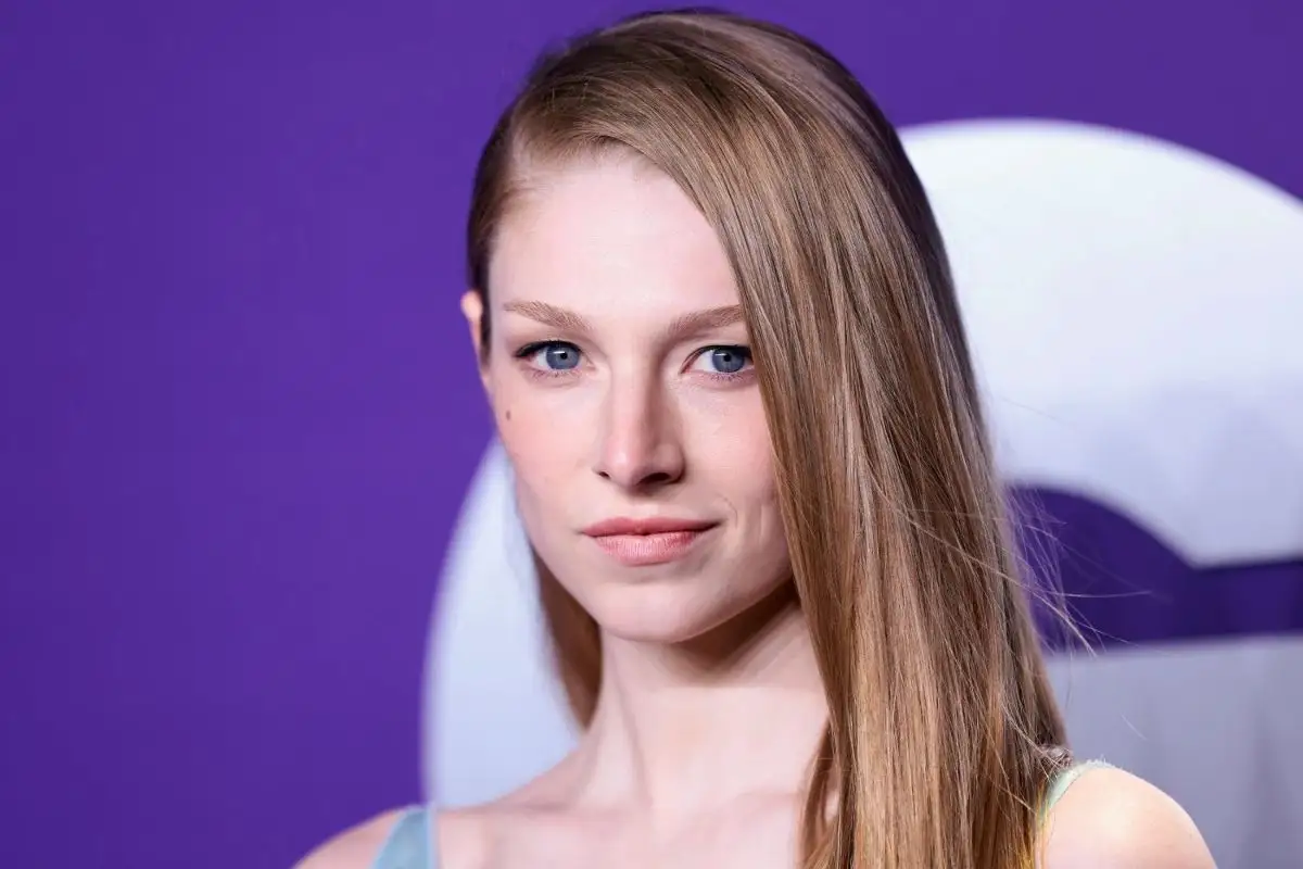 Hunter Schafer, actriz trans de Euphoria, recibe pasaporte de hombre 1 ¿Por qué cambiaron el pasaporte de Hunter Schafer?