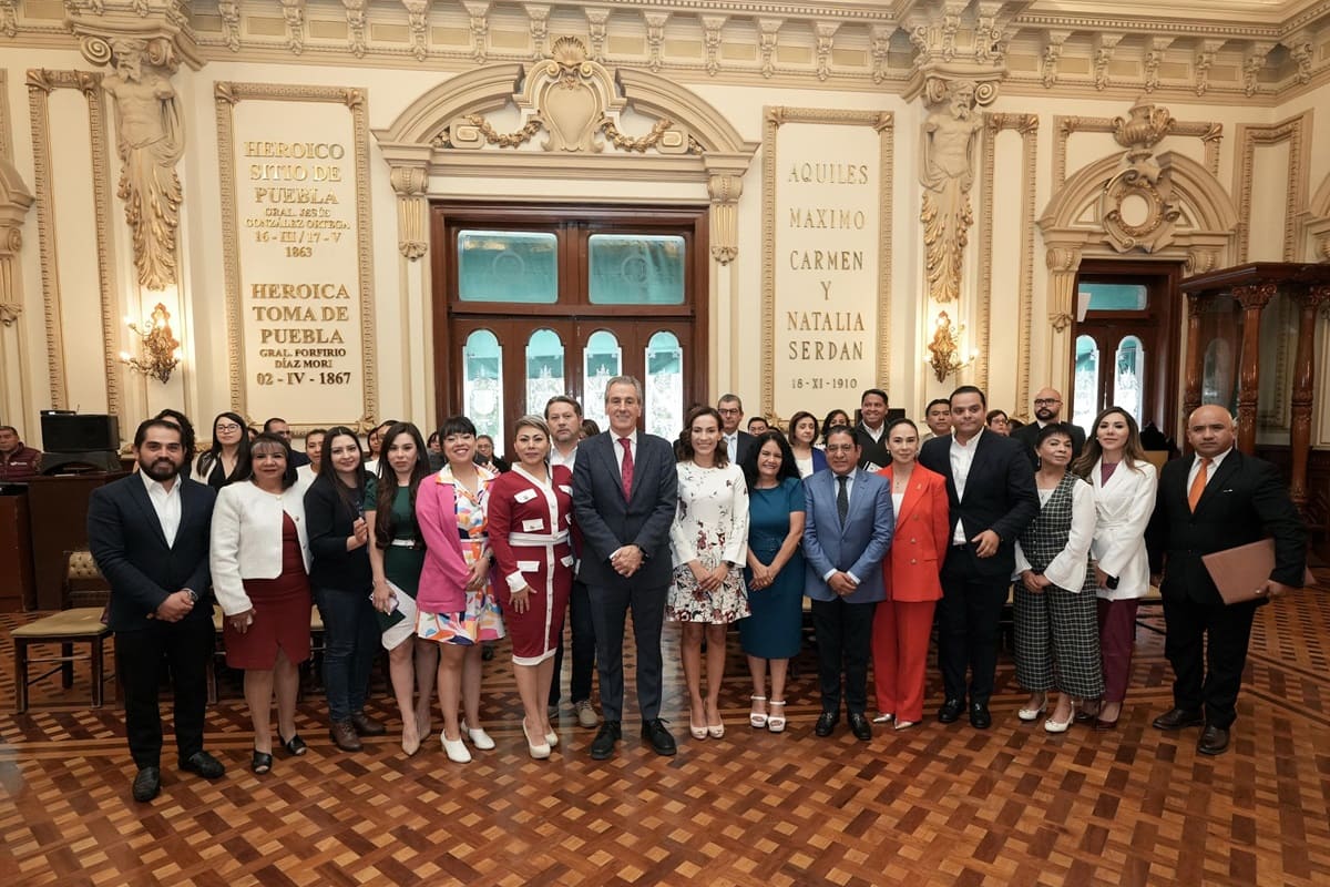 Pepe chedraui firma de un convenio con la CEAVI