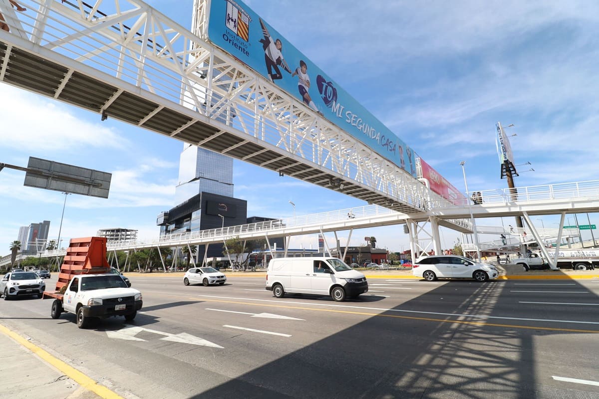 Puente peatonal del CCU tendrá escaleras eléctricas y elevadores: Estará listo en septiembre 1 tendrá escaleras eléctricas y elevadores el puente peatonal del CCU