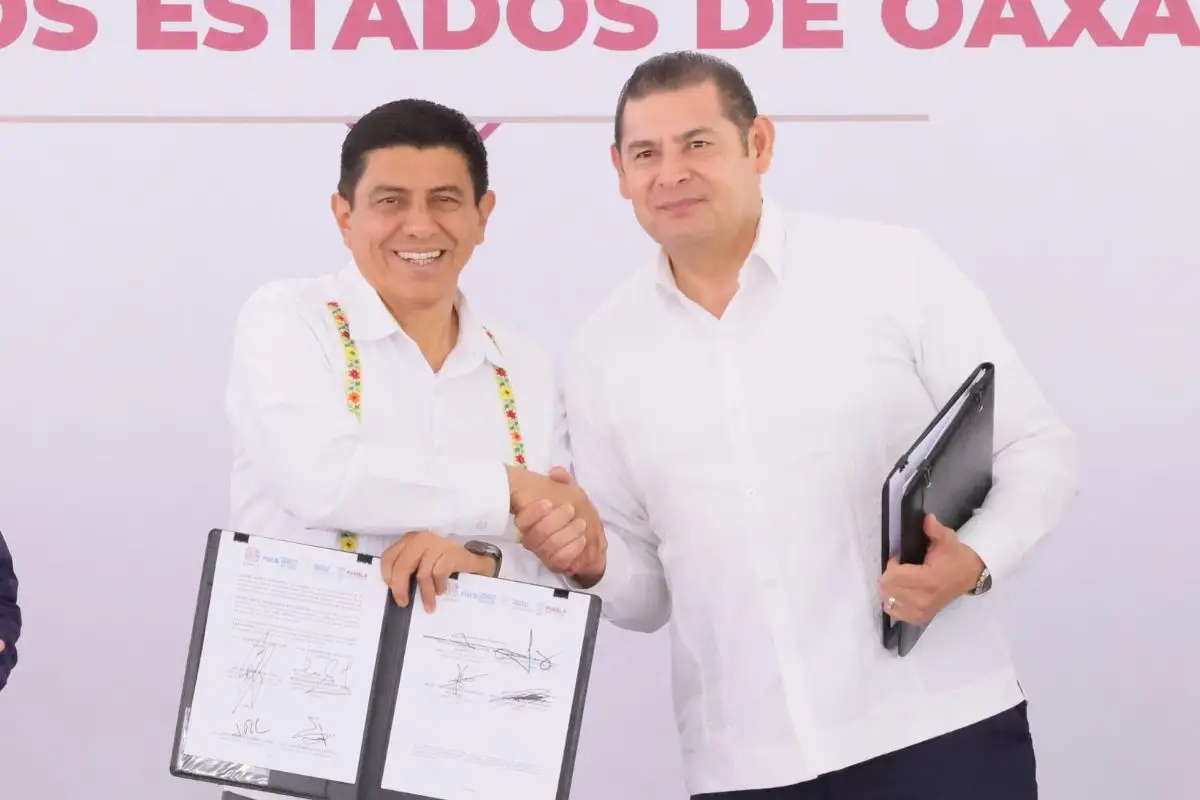 Oaxaca y Puebla firman convenio para reforzar seguridad en zona limítrofe 1 Acuerdan reforzar seguridad en límites de Puebla y Oaxaca