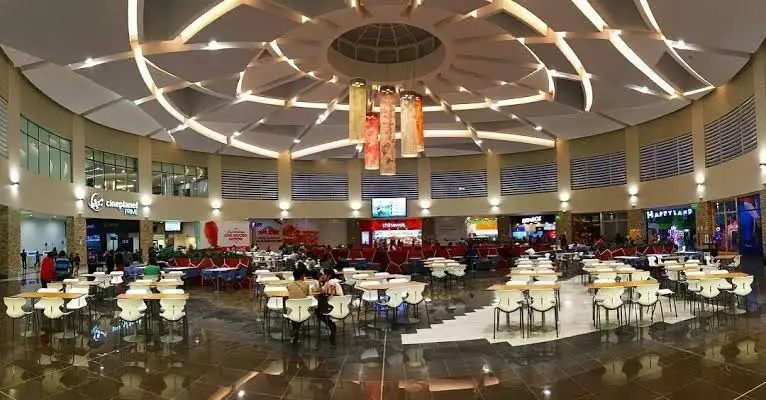 Así colapsó techo de la Real Plaza de Trujillo en Perú