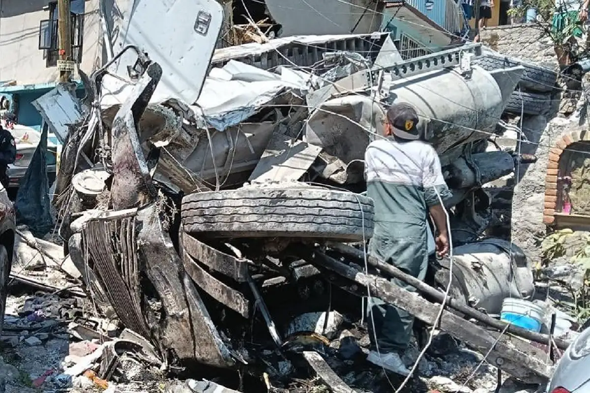 Accidente de tráiler en Naucalpan deja dos heridos y cuatro viviendas destruidas 3 Accidente de tráiler en Naucalpan deja dos heridos y cuatro viviendas destruidas