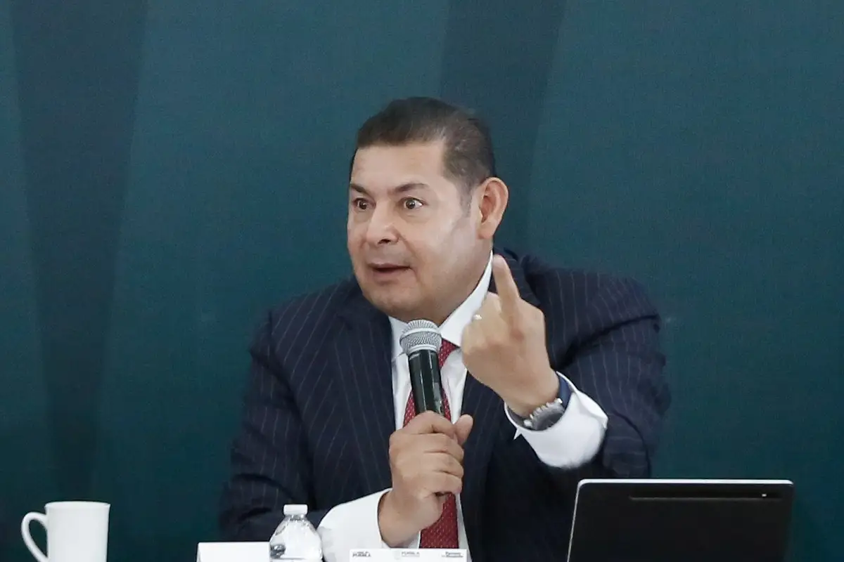 Antorcha Campesina tiene constructoras, gasolineras y restaurantes, revela Armenta