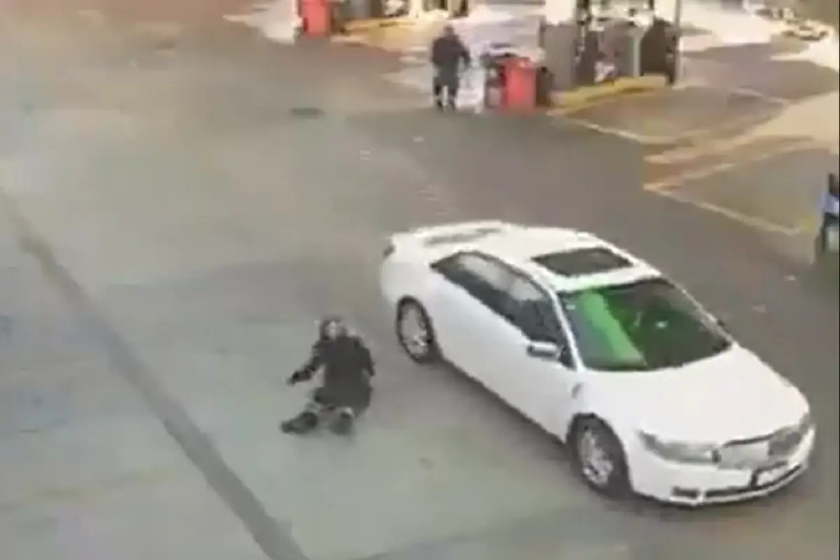VIDEO: Atropella a despachadora en gasolinera de la Calera y se da a la fuga 1 Atropella a despachadora en gasolinera de la Calera y se da a la fuga