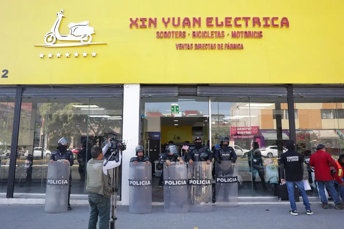 Autoridades decomisan motocicletas chinas en la 11 Norte en Puebla