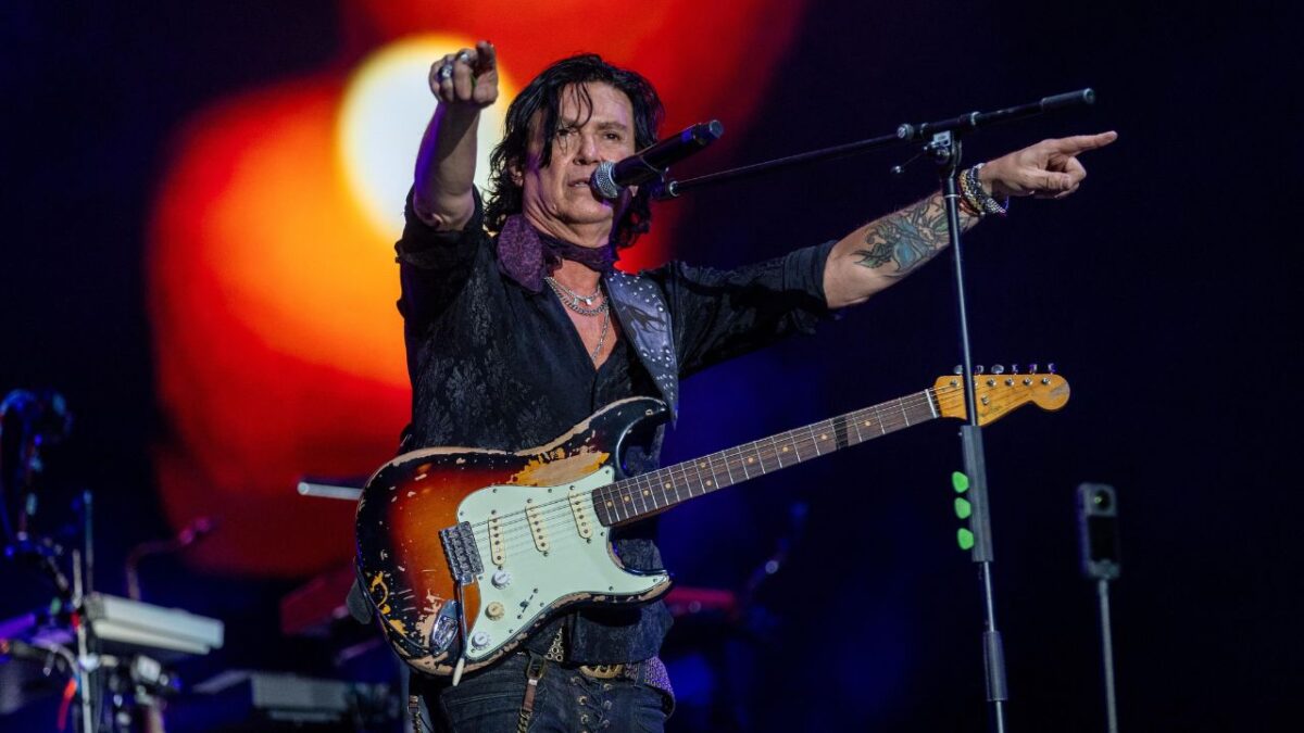 Caifanes rinde homenaje a lucha feminista en pleno Vive Latino 2025 4 Caifanes rinde homenaje a lucha feminista