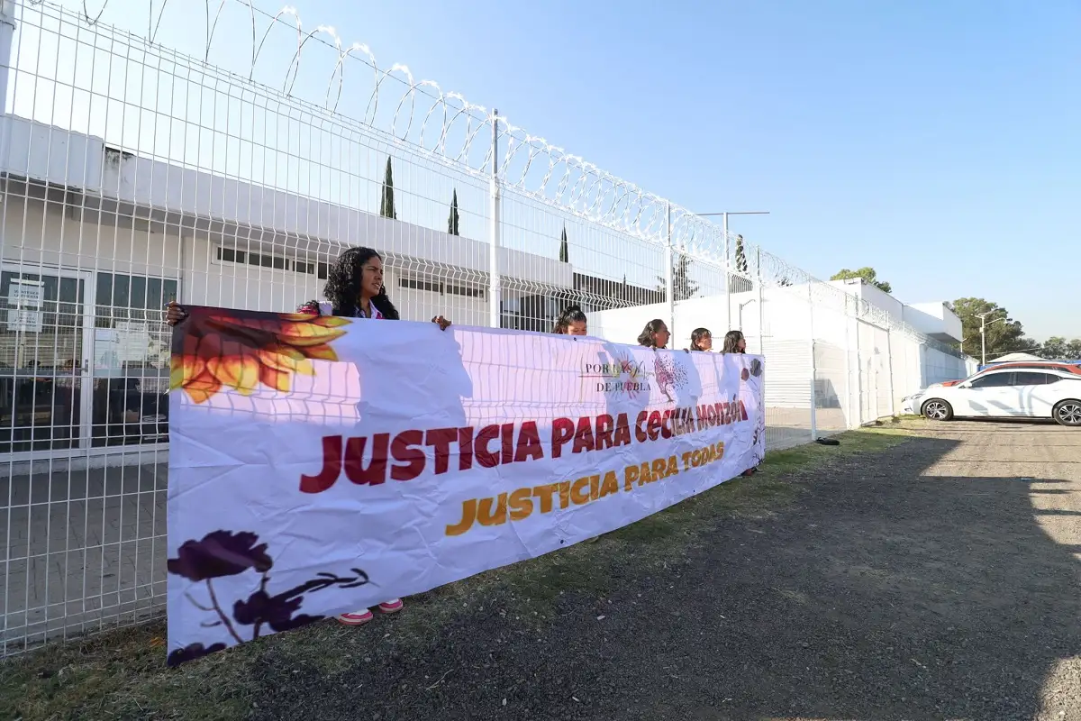 Colectivo protesta por Cecilia Monzón exigen justicia en inicio de juicio oral