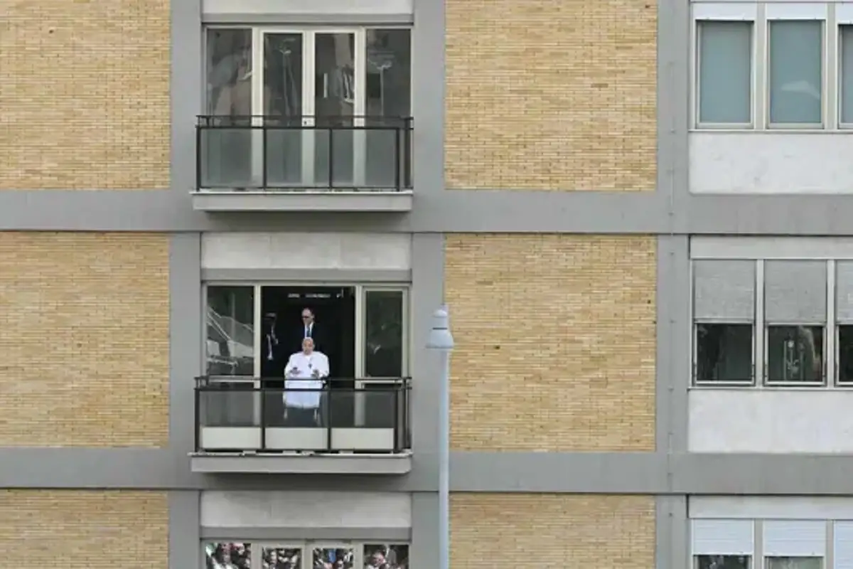 El Papa Francisco es dado de alta del hospital