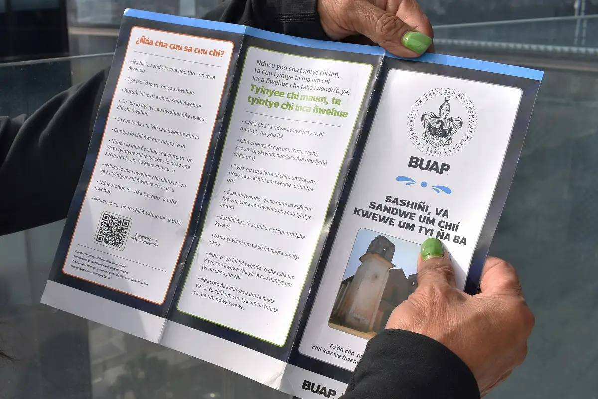 Elena Gallegos, la mujer que cumplió su sueño a los 60 años y se graduó en la BUAP