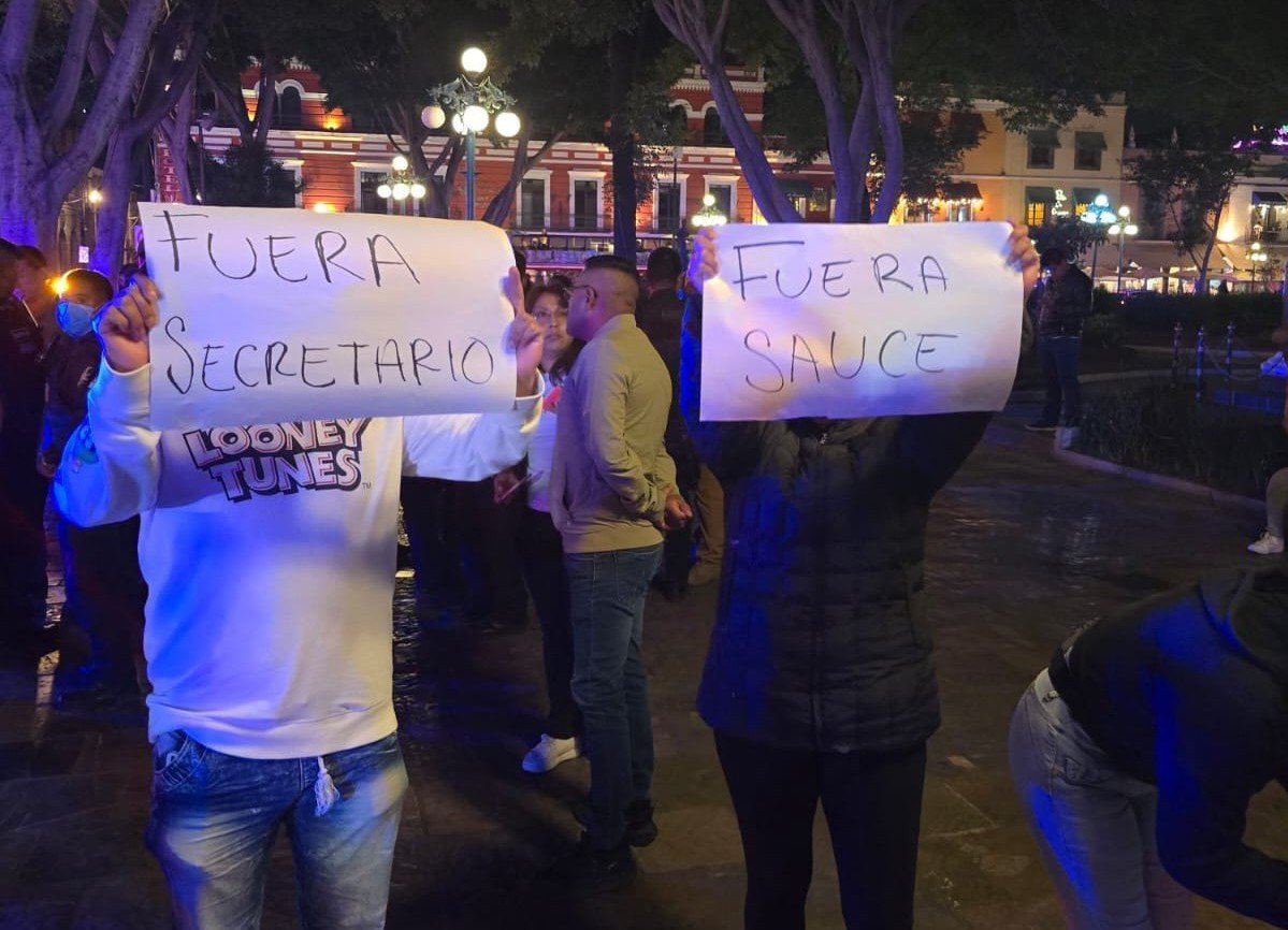 Manifestación de policías de Puebla exige destitución de altos mandos tras asesinato de uniformados 