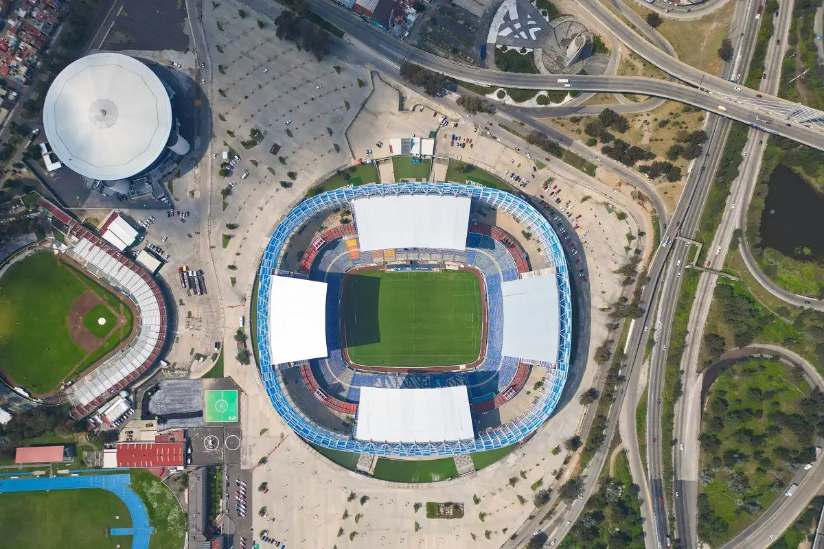 Gobierno estatal debe controlar el estacionamiento del Estadio Cuauhtémoc 1 Gobierno estatal debe controlar el estacionamiento del Estadio Cuauhtémoc