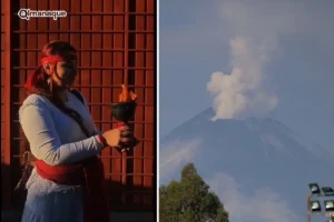 Habitantes de Xalitzintla llevan ofrenda para celebrar el cumpleaños del volcán Popocatépetl