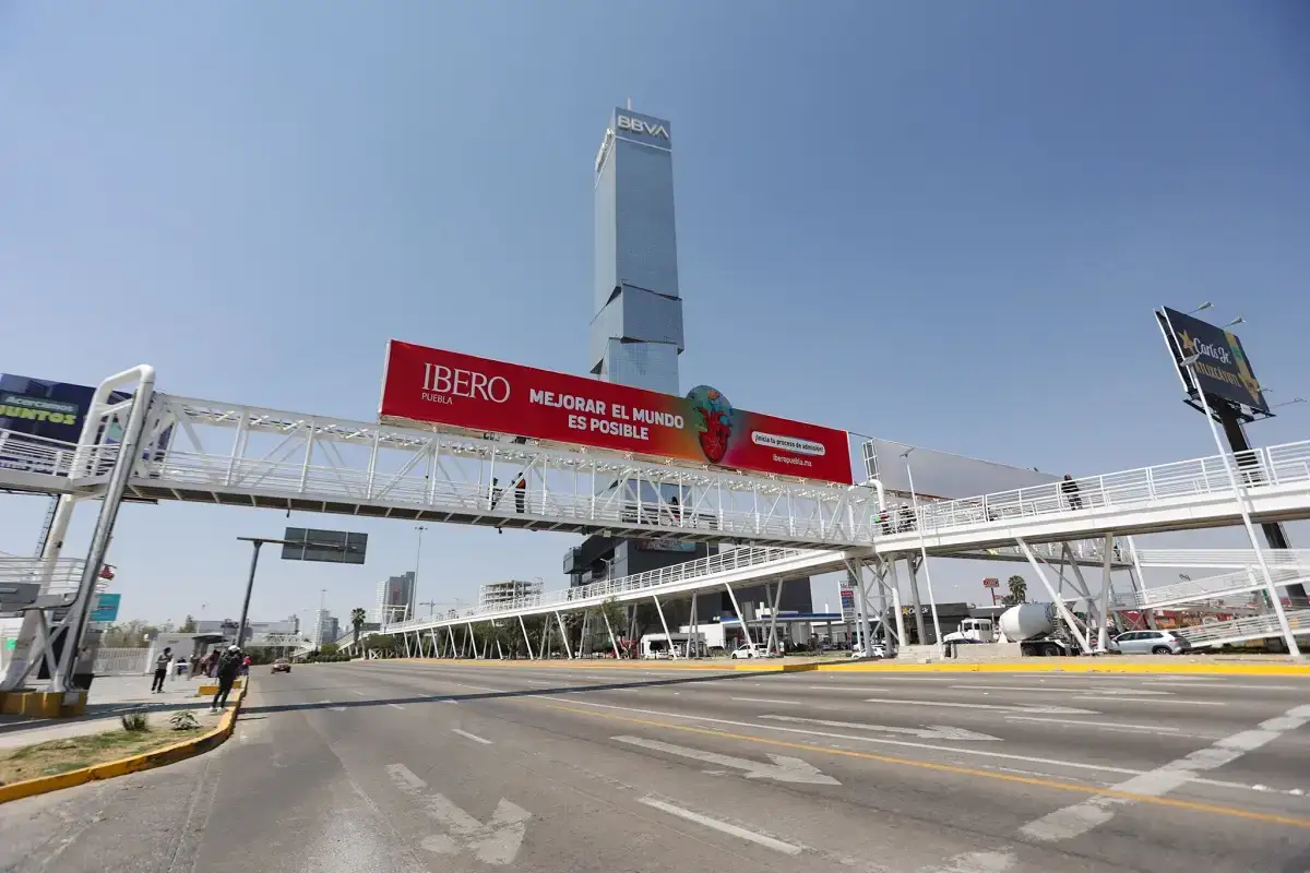 Habrá paso peatonal en crucero de Vía Atlixcáyotl y Cúmulo de Virgo; también escaleras eléctricas