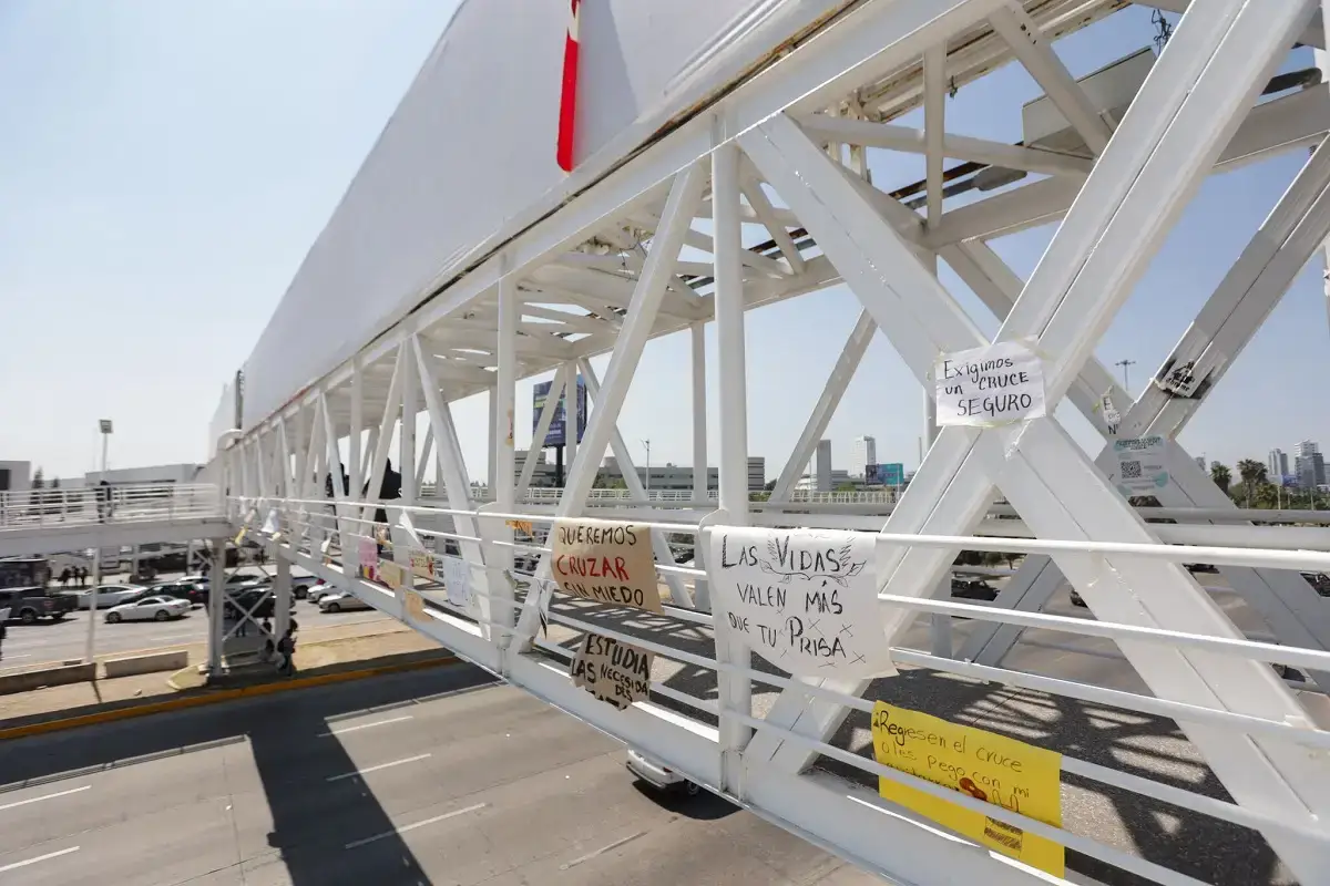 Habrá paso peatonal en crucero de Vía Atlixcáyotl y Cúmulo de Virgo; también escaleras eléctricas 1 Habrá paso peatonal en crucero de Vía Atlixcáyotl y Cúmulo de Virgo; también escaleras eléctricas