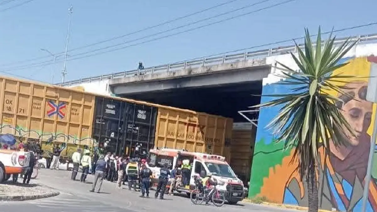 Hombre sufre grave accidente tras impacto con el tren en San Felipe Hueyotlipan