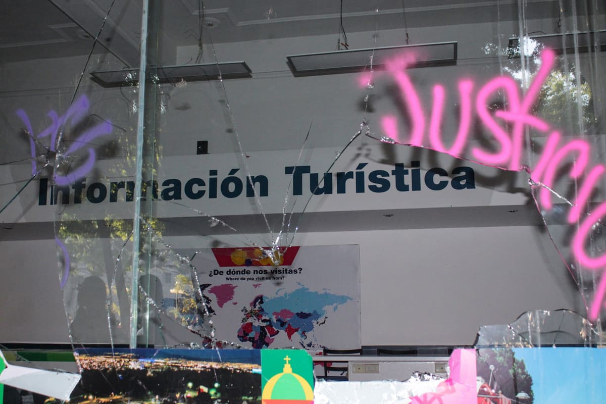 “No llegamos todas, Claudia, nos faltan muchas”: Marchan 30 mil mujeres en Puebla este 8M 8 Feministas protestan en el Palacio Municipal de Puebla