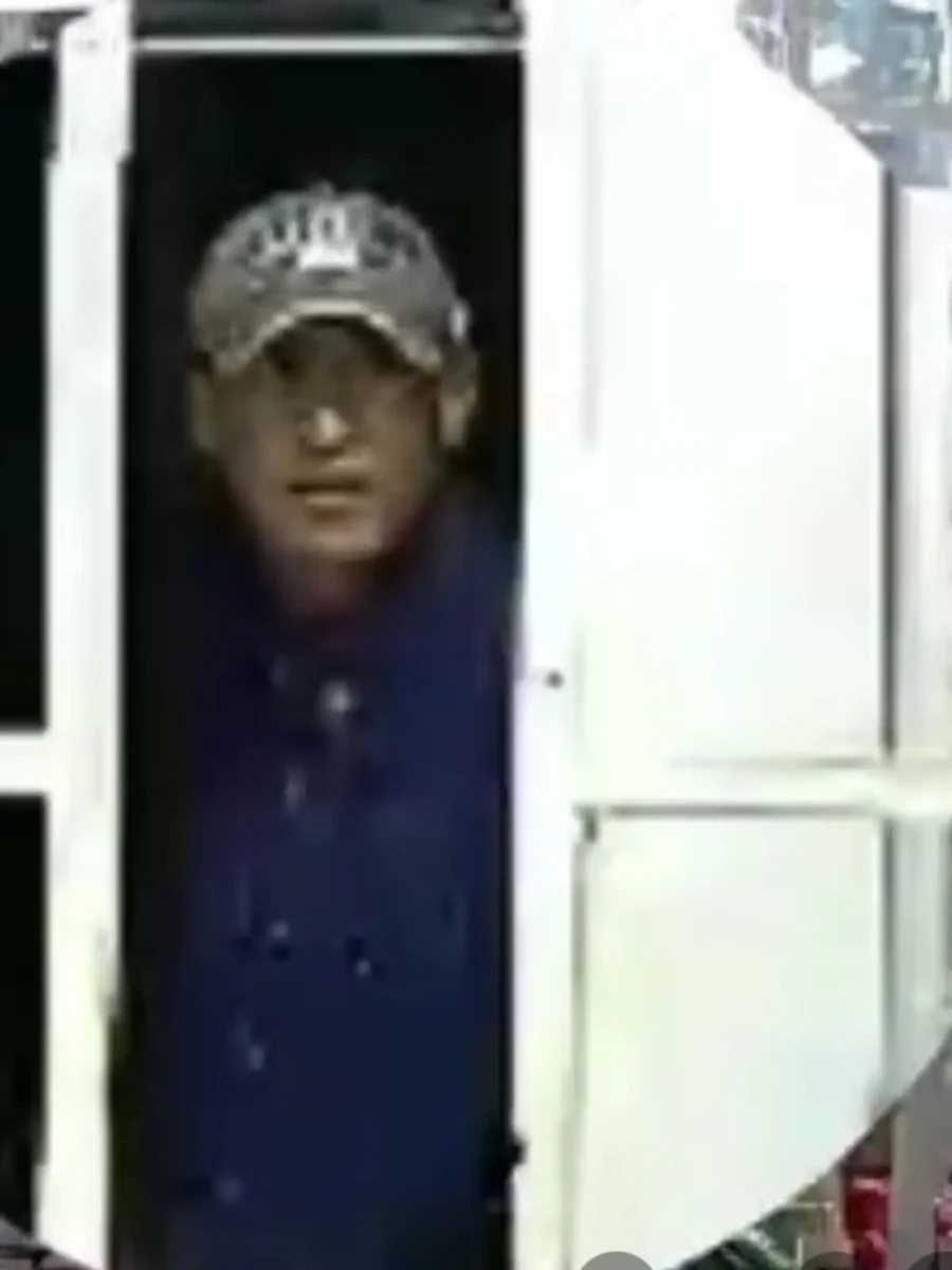 VIDEO: Niña se refugia en una tienda para escapar de un acosador que la seguía