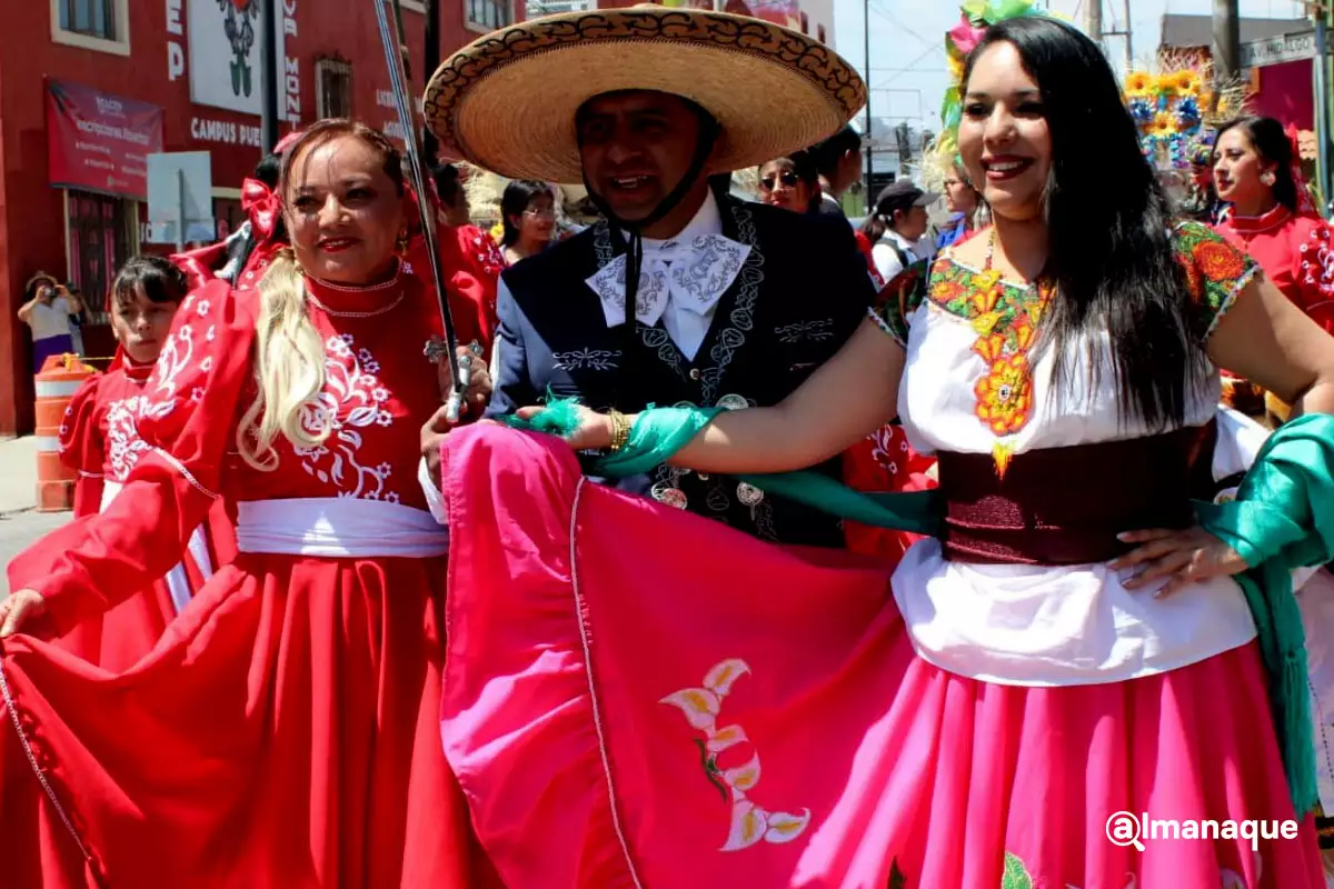 Tonantzin Fernandez es la primera presidenta en la historia del Carnaval que participa y desfila con los batallones 3