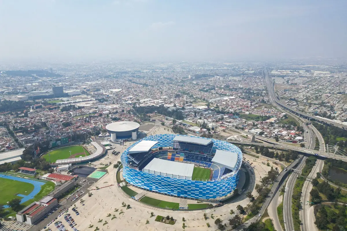 Vecinos del estadio Cuauhtémoc cobran estacionamiento 1 Vecinos del estadio Cuauhtémoc cobran estacionamiento