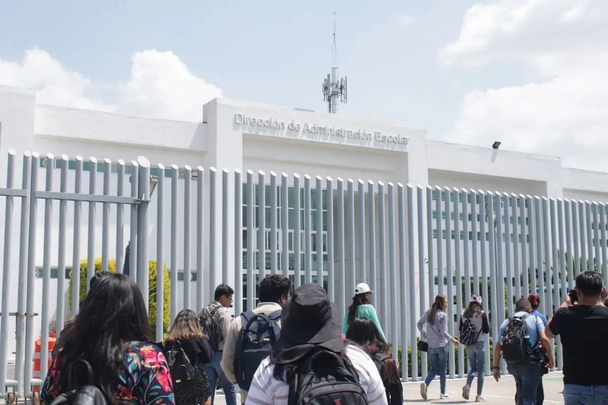 Alumnos BUAP entregan oficialmente CU tras alcanzar acuerdo