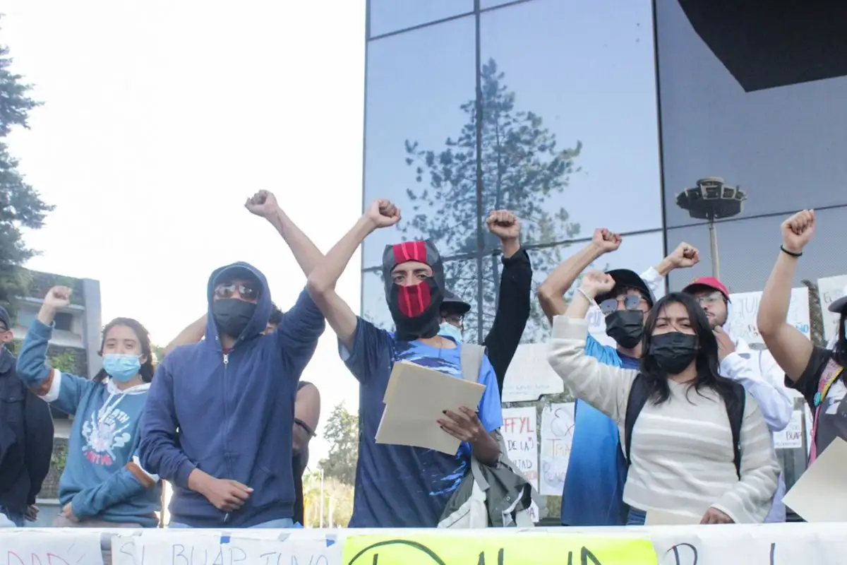 Alumnos de la BUAP se niegan a liberar CU; ya entregaron peticiones