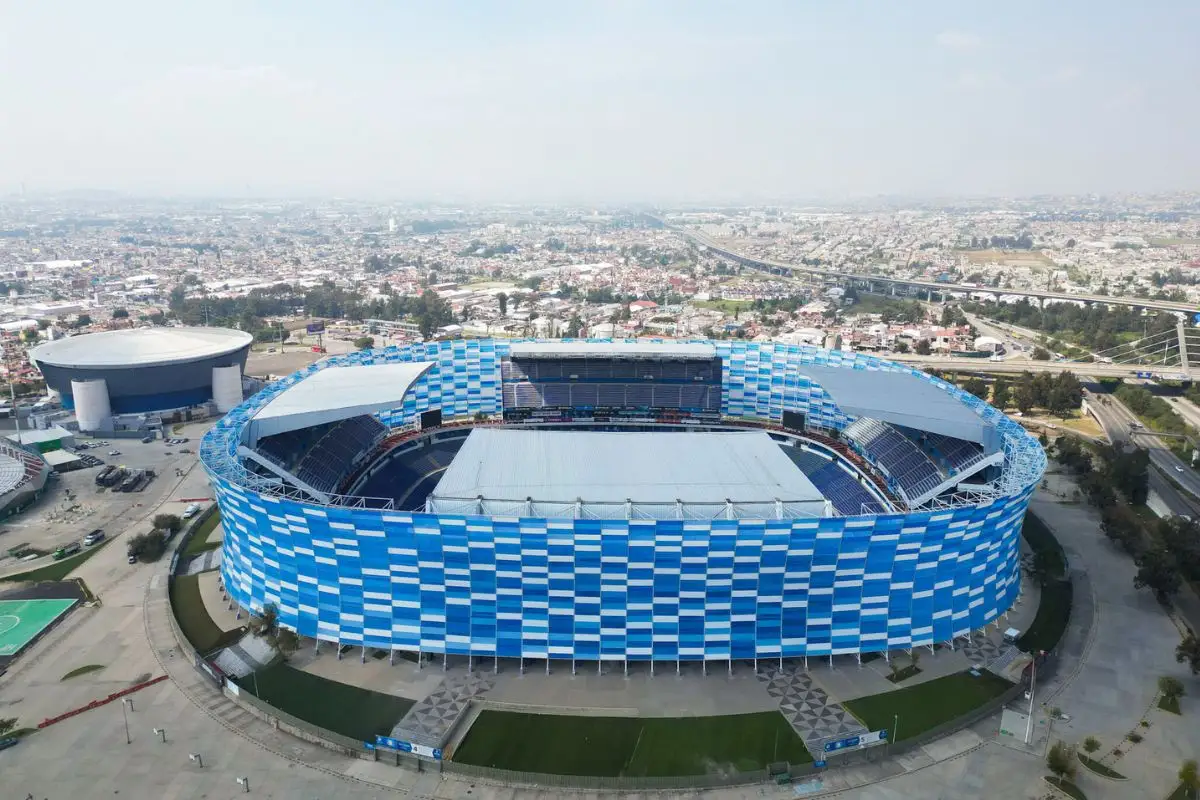 Por abusos de la 28 de Octubre, analizan instalar cámaras en el estacionamiento del Estadio Cuauhtémoc 2 Analizan instalar cámaras en el estacionamiento del Estadio Cuauhtémoc
