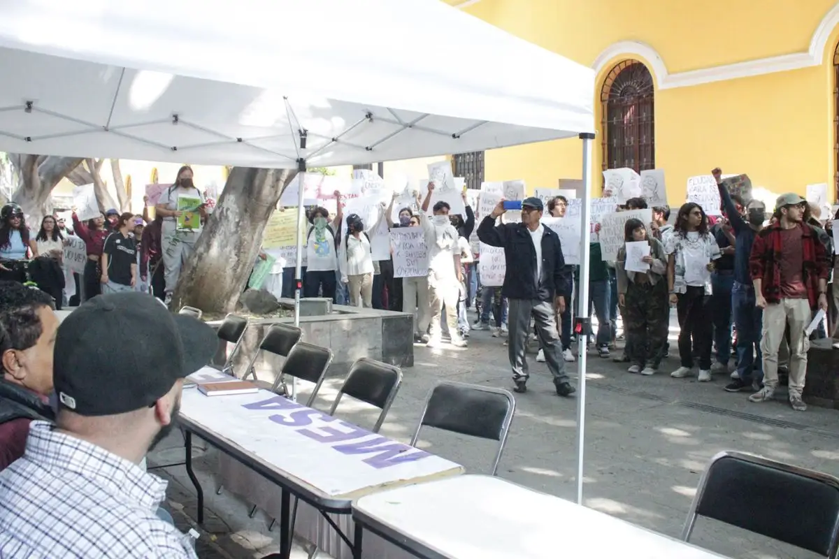 Alumnos y directivos de BUAP firman carta de no represalias