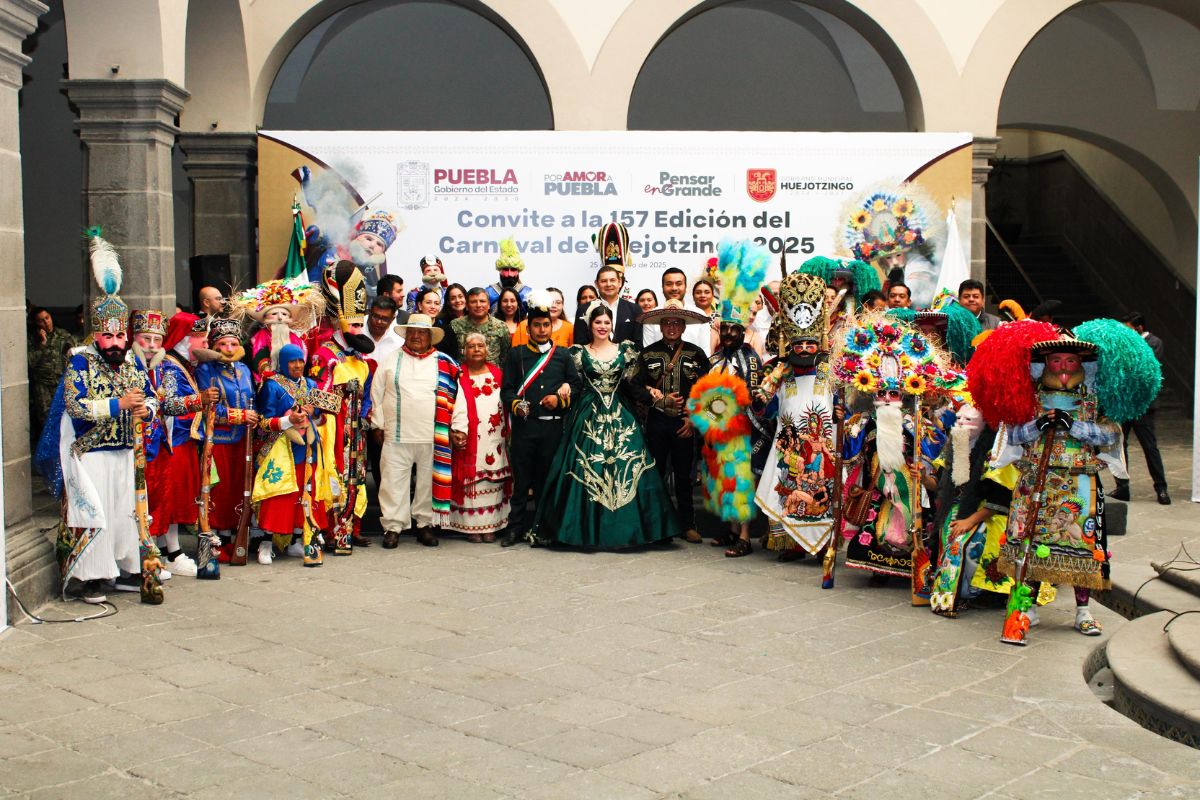 Roberto Solís y Alejandro Armenta inauguran el primer convite del Carnaval de Huejotzingo 1 convite del carnaval de huejotzingo