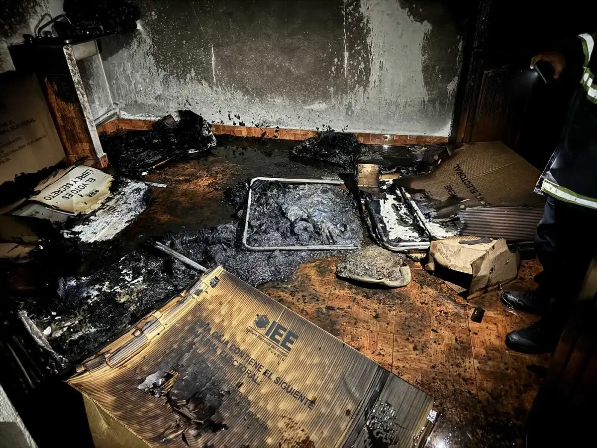 Incendian instalaciones del IEE en Chignahuapan