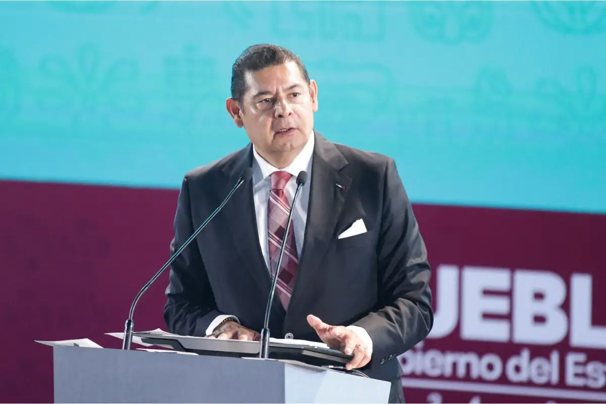 “No somos virreyes ni monarcas”: Armenta en su informe de 100 días por Amor a Puebla 1 “No somos virreyes ni monarcas”: Armenta en su informe de 100 días por Amor a Puebla
