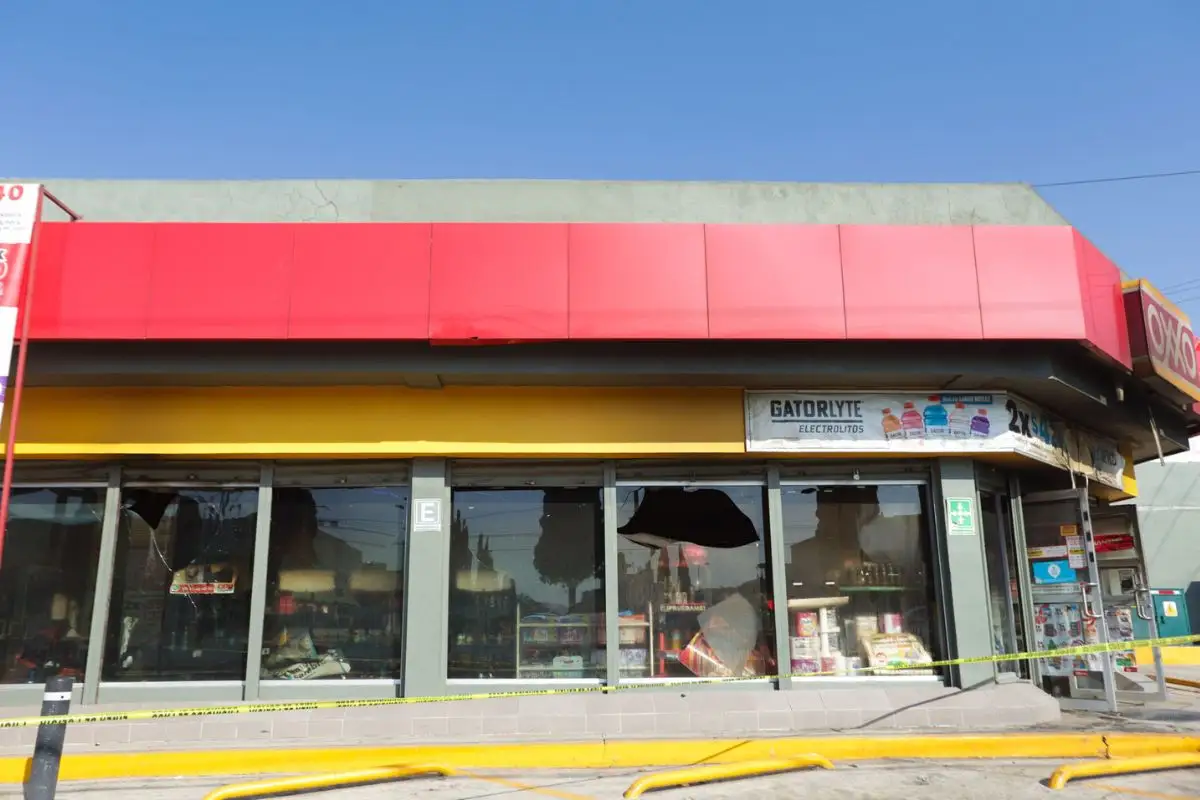 Así quedó el Oxxo incendiado en Bosques de San Sebastián