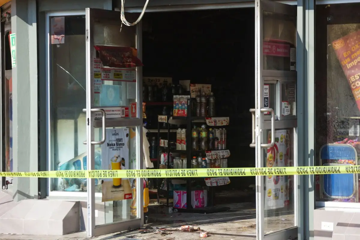 Así quedó el Oxxo incendiado en Bosques de San Sebastián