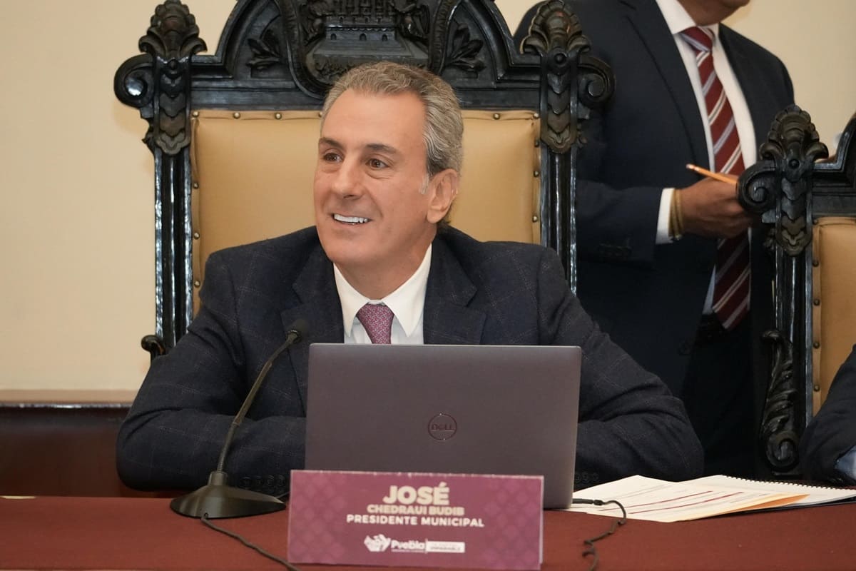 Pepe Chedraui exhibe a Montiel: "¿Por qué no pagaron adeudo hace cinco meses?" 1 Pepe Chedraui respondió por pagos atrasados del Ayuntamiento de Puebla a Montiel