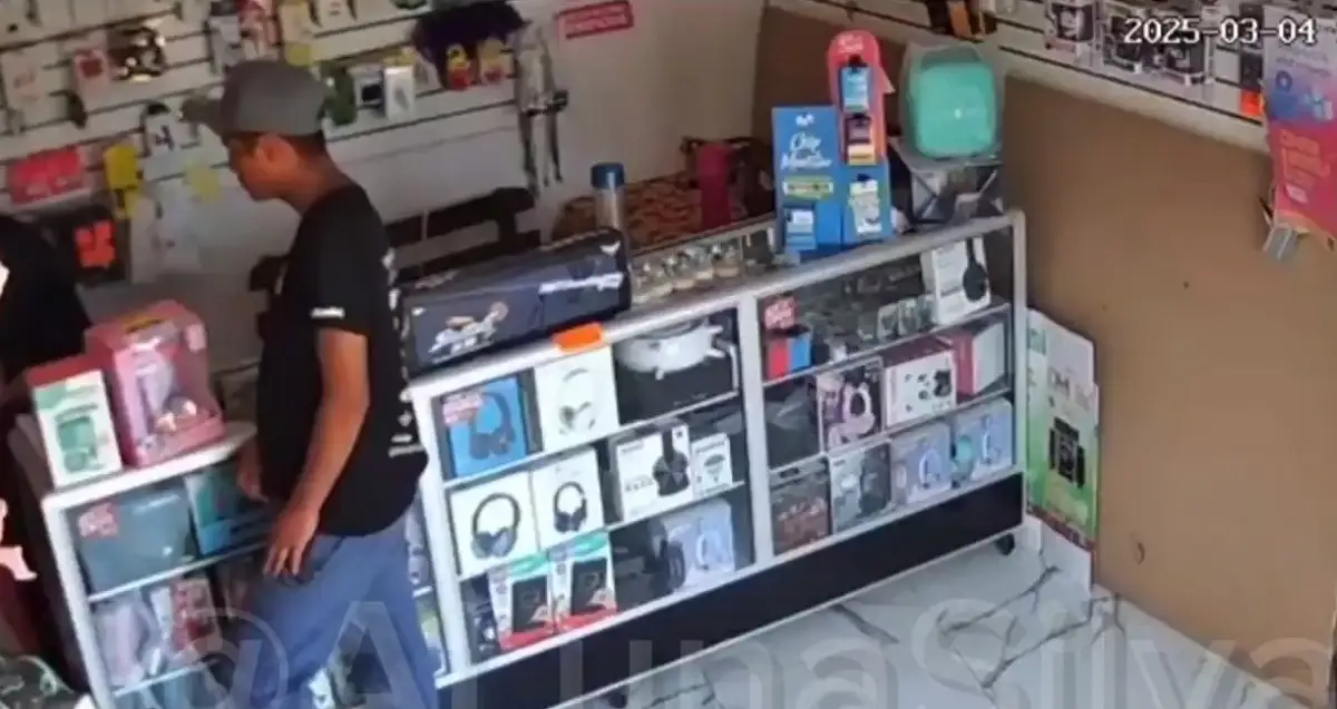 Pervertido en Villa Frontera se toca frente a una mujer