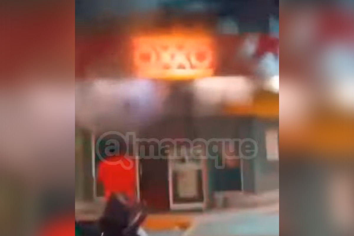 Terror en Bosques: Reportan balacera e incendian Oxxo en Puebla 1 incendian un OXXO en Bosques de San Sebastián