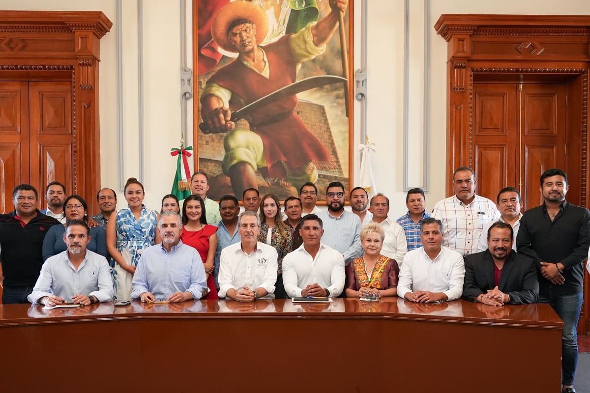 Reciben Gobiernos de la Ciudad y Estatal propuestas de proyectos para detonar en juntas auxiliares 1 recibe pepe chedraui propuestas de obras comunitarias para juntas auxiliares de Puebla