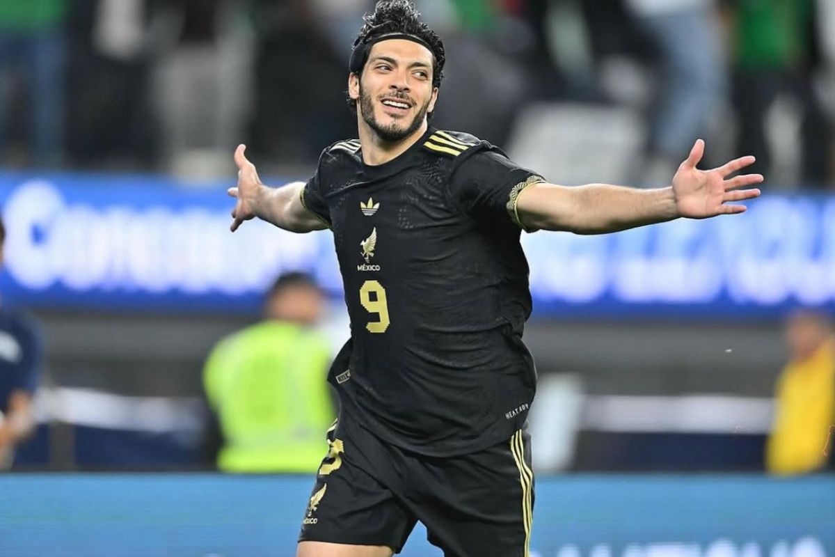 Raúl Jiménez supera a Cuauhtémoc Blanco