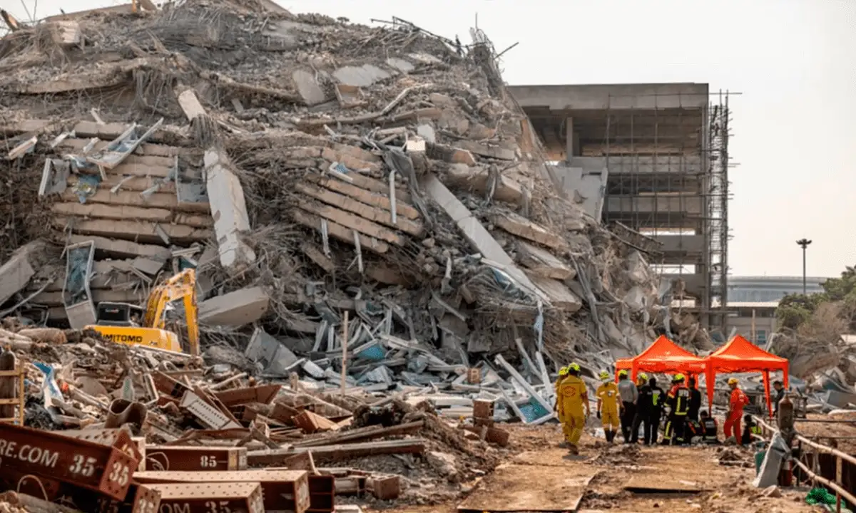 (VIDEOS) Alberca en azotea se desborda durante sismo en Myanmar 2 Alberca en azotea se desborda durante sismo en Myanmar